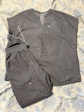 Fabletics scrub set